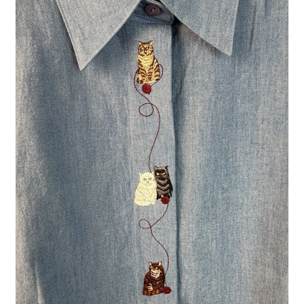 Foxcroft Chambray Cats & Yarn Blouse Shirt Women's Size 16 Covered Buttons READ